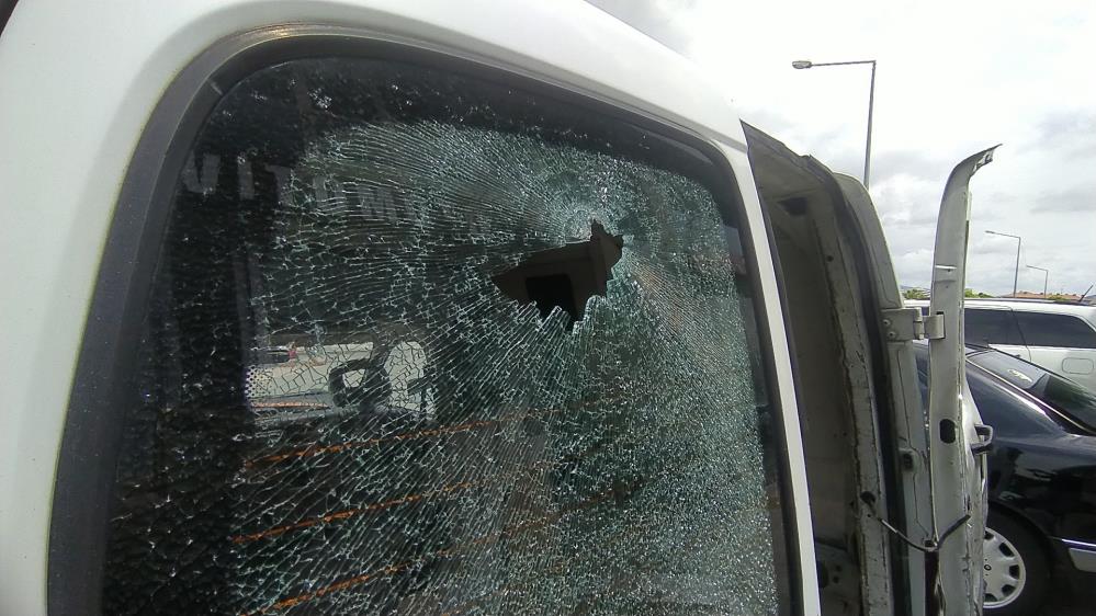 Park halindeki araca kurşun isabet etti