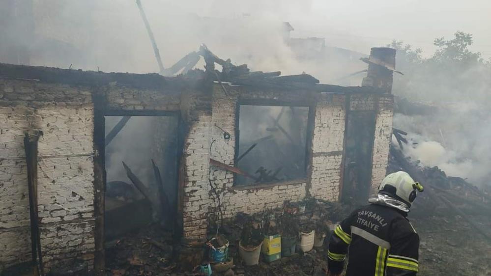 Tavşanlı'daki yangın korkuttu