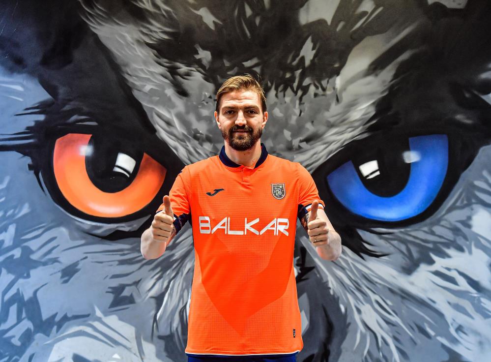Başakşehir'de Ayrılık: Caner Erkin İle Yollar Ayrıldı