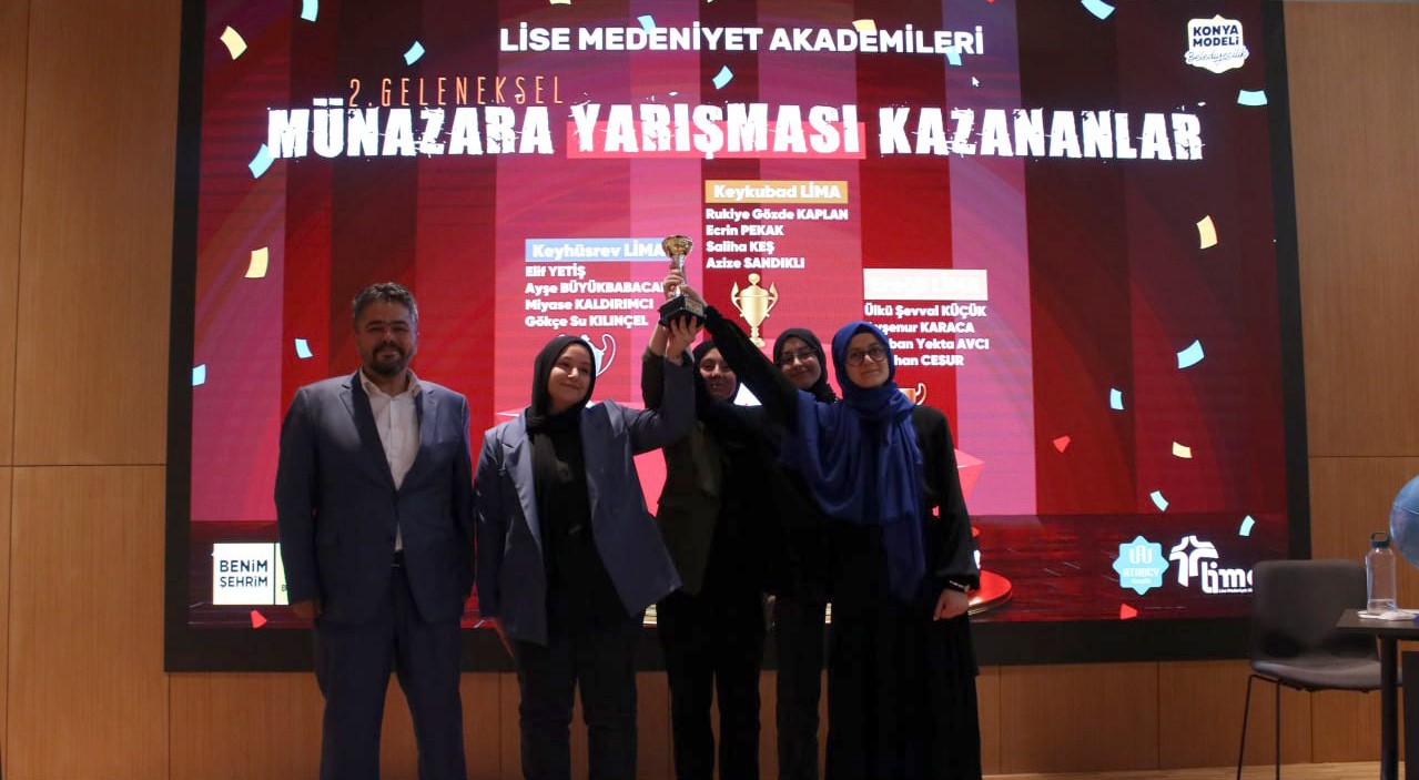 Münazara Yarışmasında Öğrenciler Kıyasıya Yarıştı