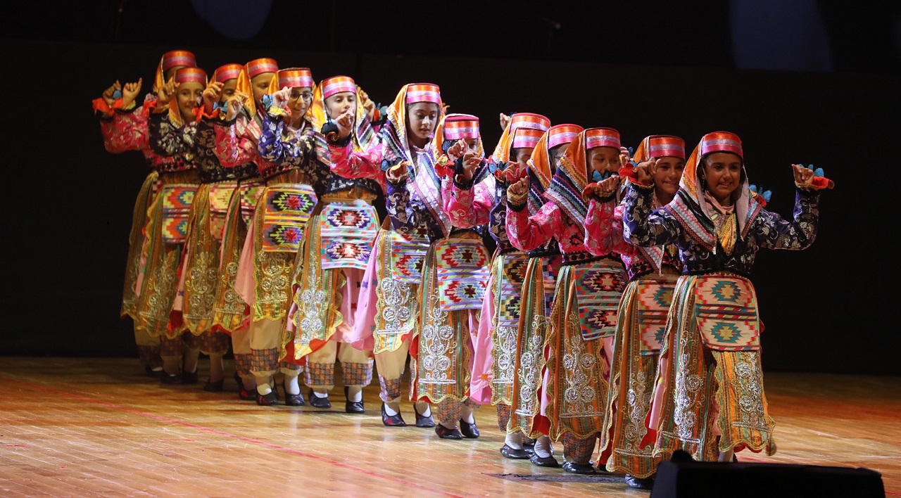 Konya Büyükşehir Halk Oyunları Ligi Finali Büyük Heyecana Sahne Oldu