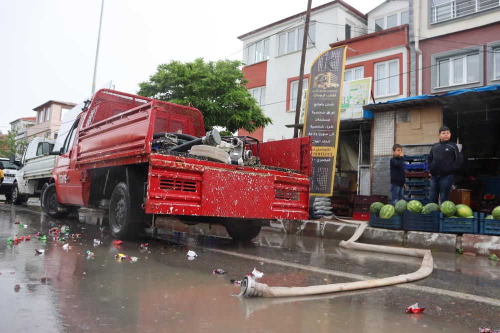 Kayseri'de sağanak yağış: Evleri ve dükkanları su bastı
