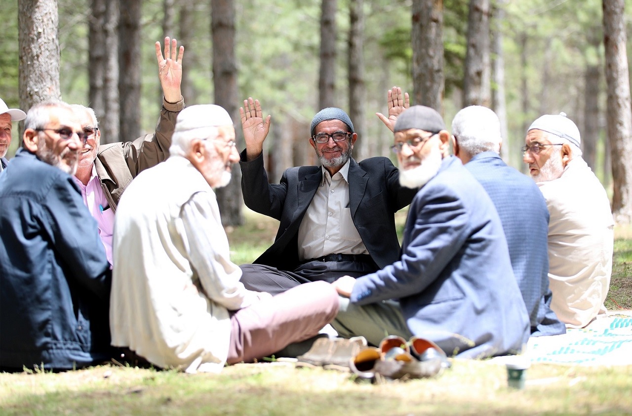 Karatay Belediyesi, Emekli Konağı Sakinlerini Piknikte Buluşturdu