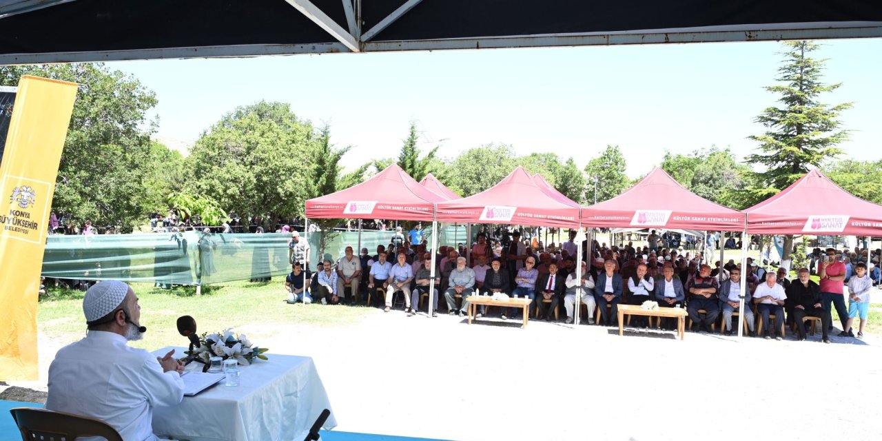 Konya'nın Manevi Önderlerinden Ladikli Ahmet Hüdai Anıldı