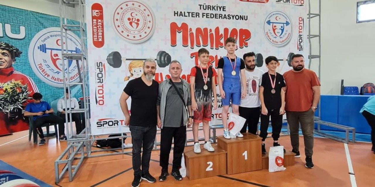 Minik Hüseyin Buğra, Türkiye Halter Şampiyonu oldu