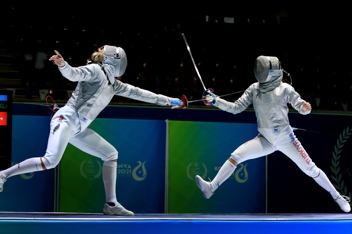 Eskrimde Türk Sporcular 1 Altın, 1 Gümüş Madalya Elde Etti