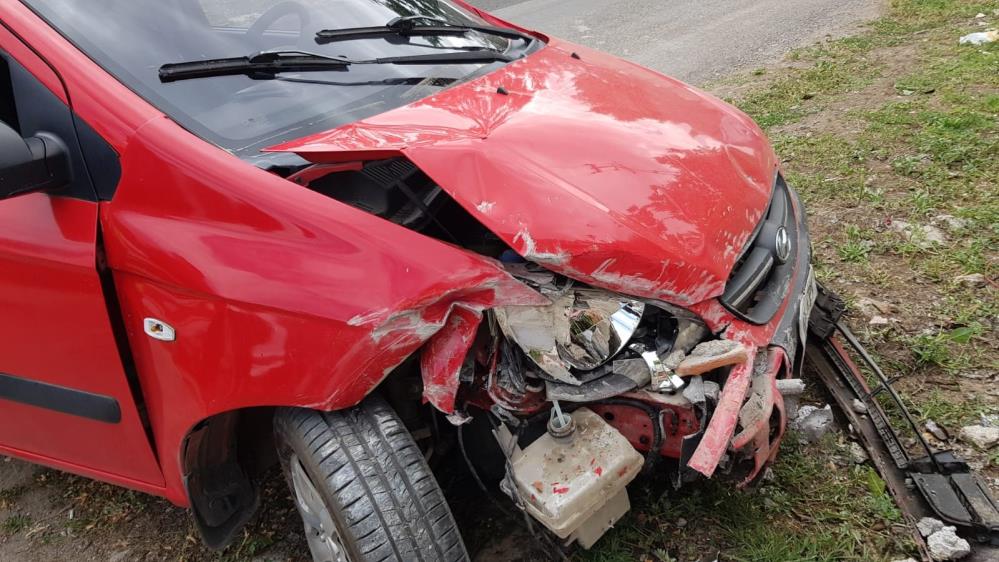 Konya'da ontrolden çıkan otomobil duvara çarptı: 1 yaralı