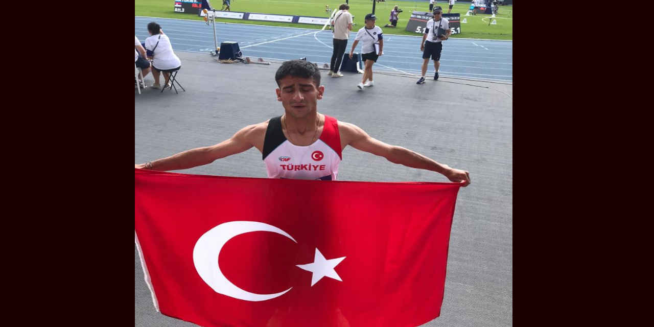 Mikail Al, Paris biletini aldı