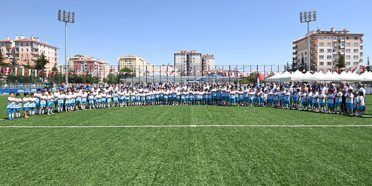 "Selçuklu Belediyesi Sentetik Çim Saha ve İdari Bina"  Düzenlenen Törenle Açıldı