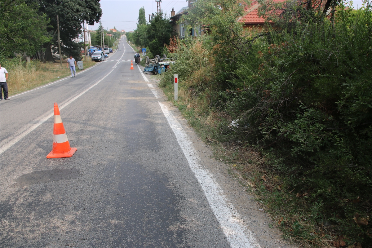 Konya'da Ağaca Çarpan Tarım Aracının Sürücüsü Hayatını Kaybetti