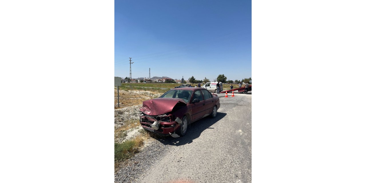 Konya'da 2 otomobil çarpıştı: 3 yaralı