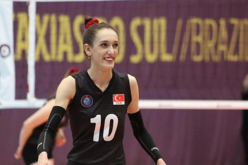 Milli yıldız Selinay Akçin, Manisa BBSK’de