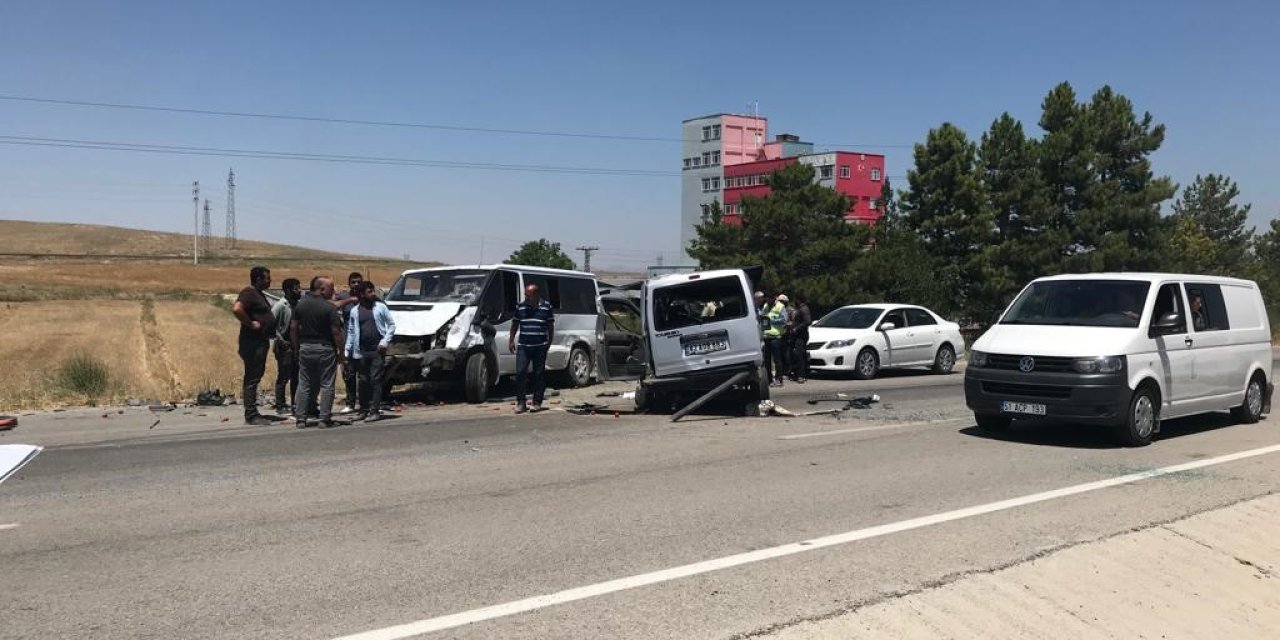 Konya'da üç araçlı trafik kazası: 7 yaralı