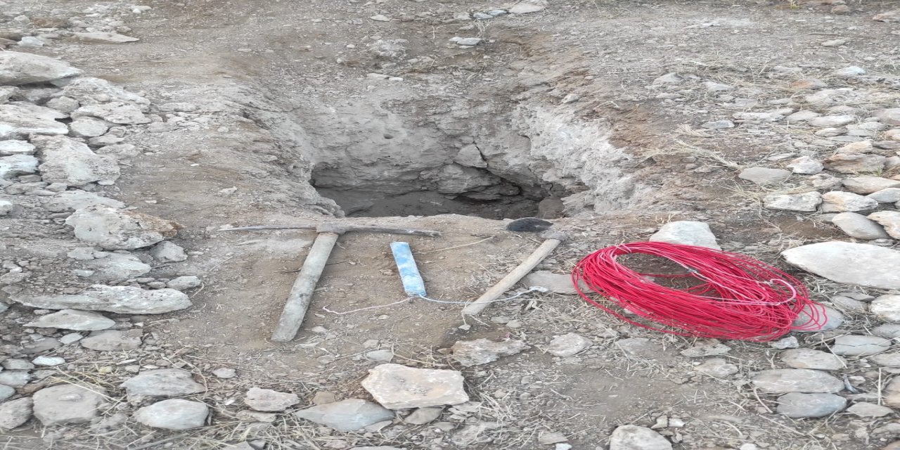 Defineciler Kaçak Kazı Yaparken Suçüstü Yakalandı