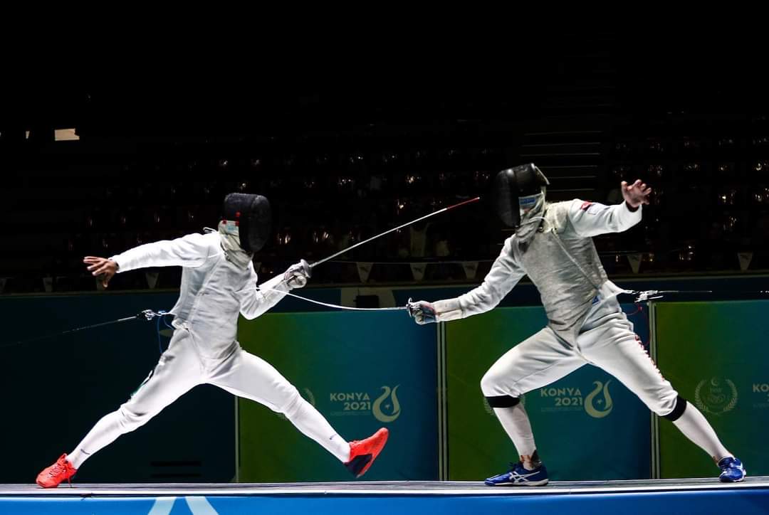 Eskrimde 3 kategoride madalyalar sahiplerini buldu