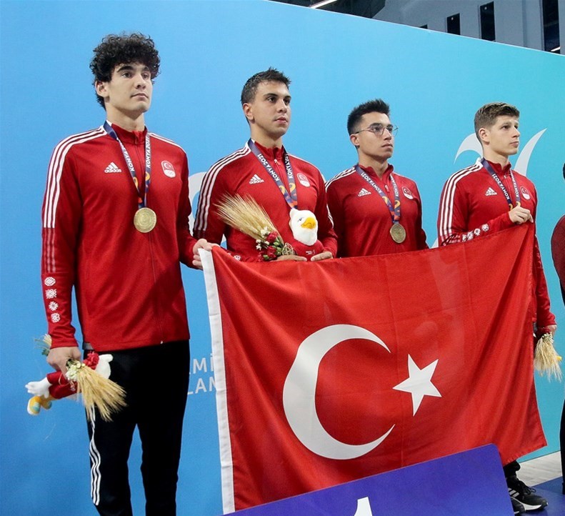 Türkiye erkekler yüzme 4x200 serbest bayrak rekorunu kırdı