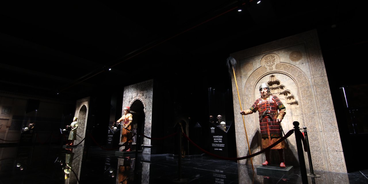 12 Sultanın Heykelleri Bulunuyor Darü’l-Mülk Sergi Sarayı Ziyarete Açıldı