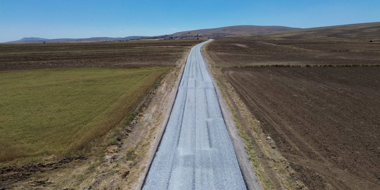Konya Büyükşehir Yunak ve Akşehir Mahalle Yollarında  Standardı Yükseltiyor