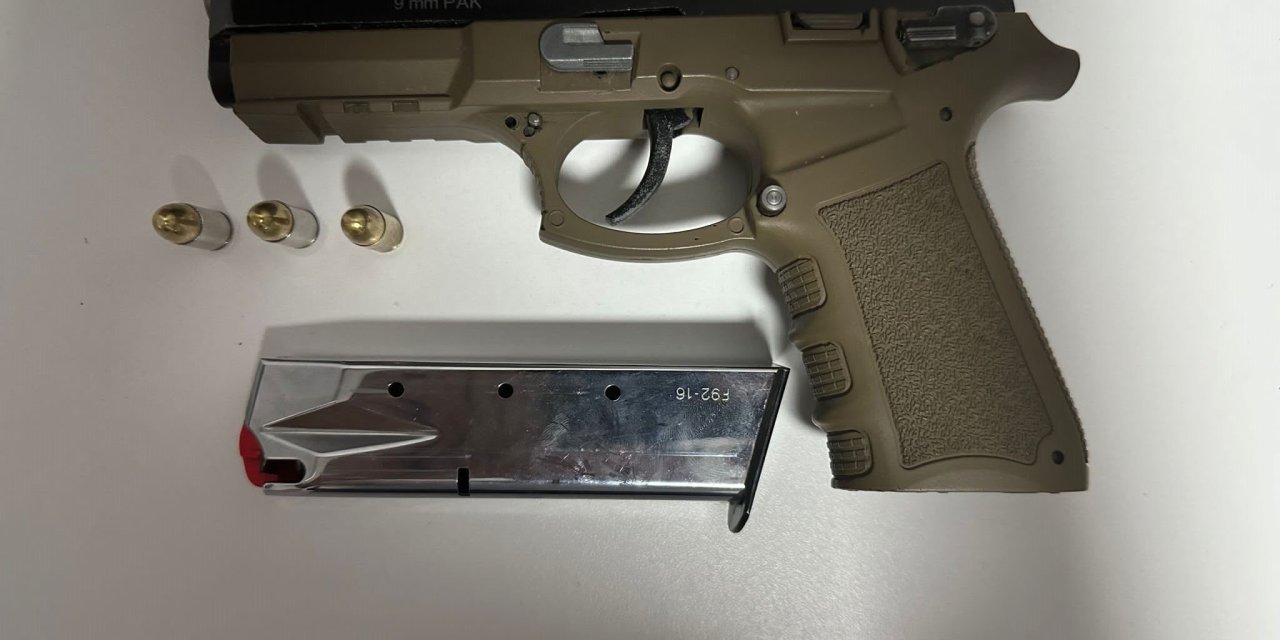 Dolandırıcılık suçundan aranan şüpheli üzerinde tabancayla yakalandı