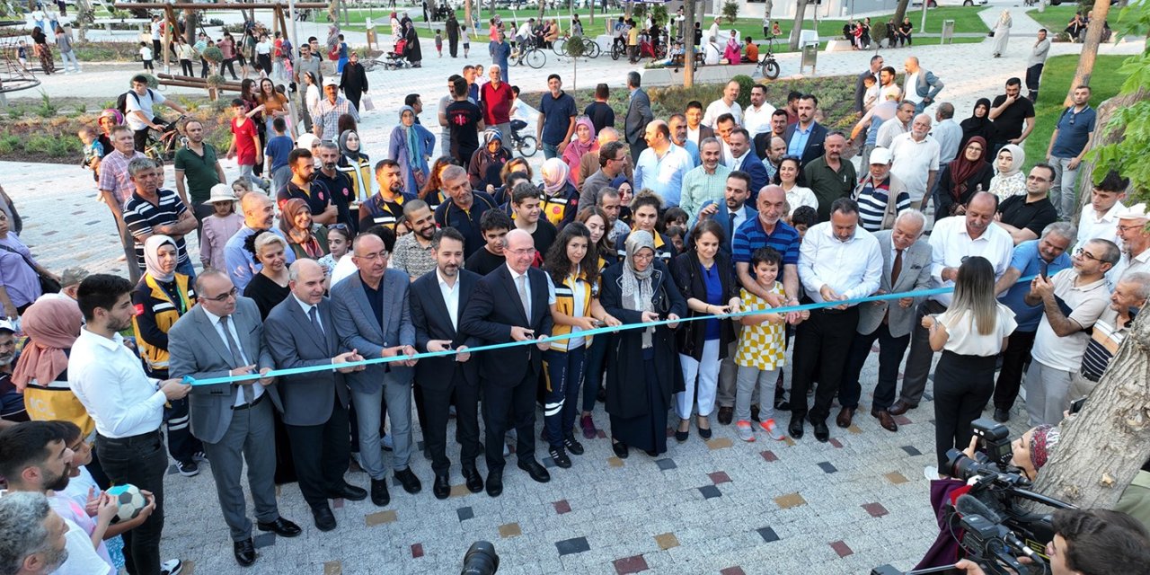 Selçuklu’da Aynı Anda Bir Park, Bir Sağlık İstasyonu Bir de Kafe Açıldı