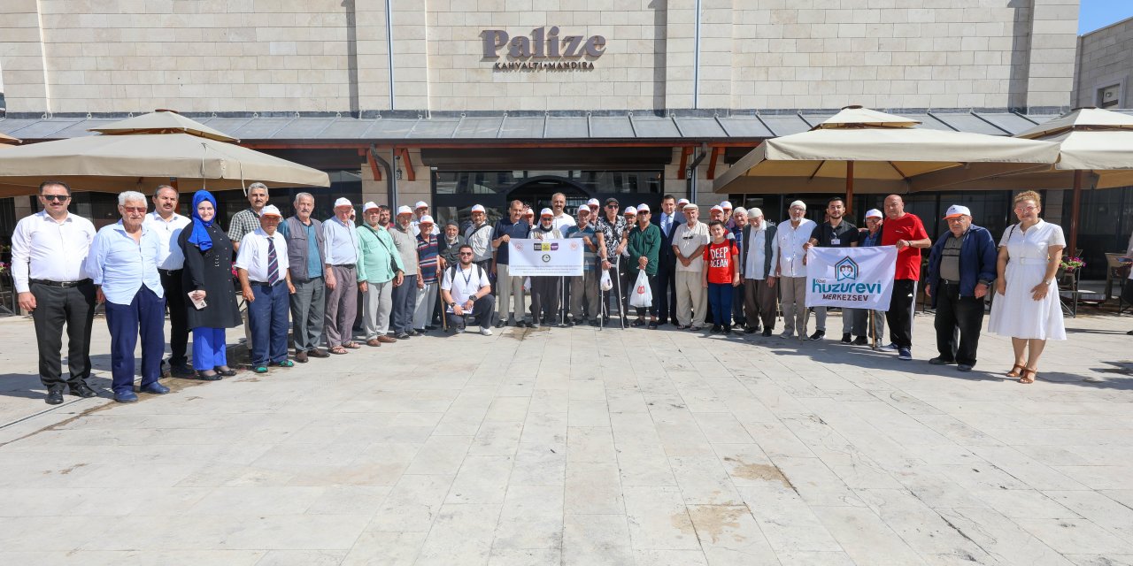 Konya Büyükşehir Huzurevi Sakinlerine  Moral Oldu