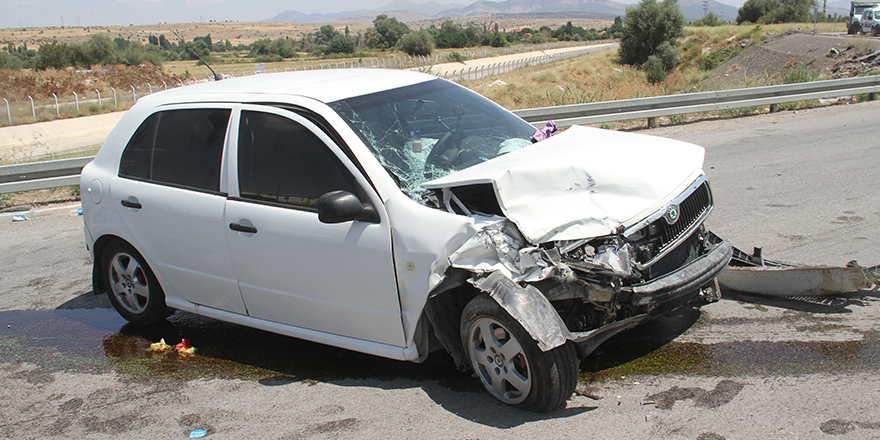 Konya'da iki otomobilin çarpışması sonucu 7 kişi yaralandı