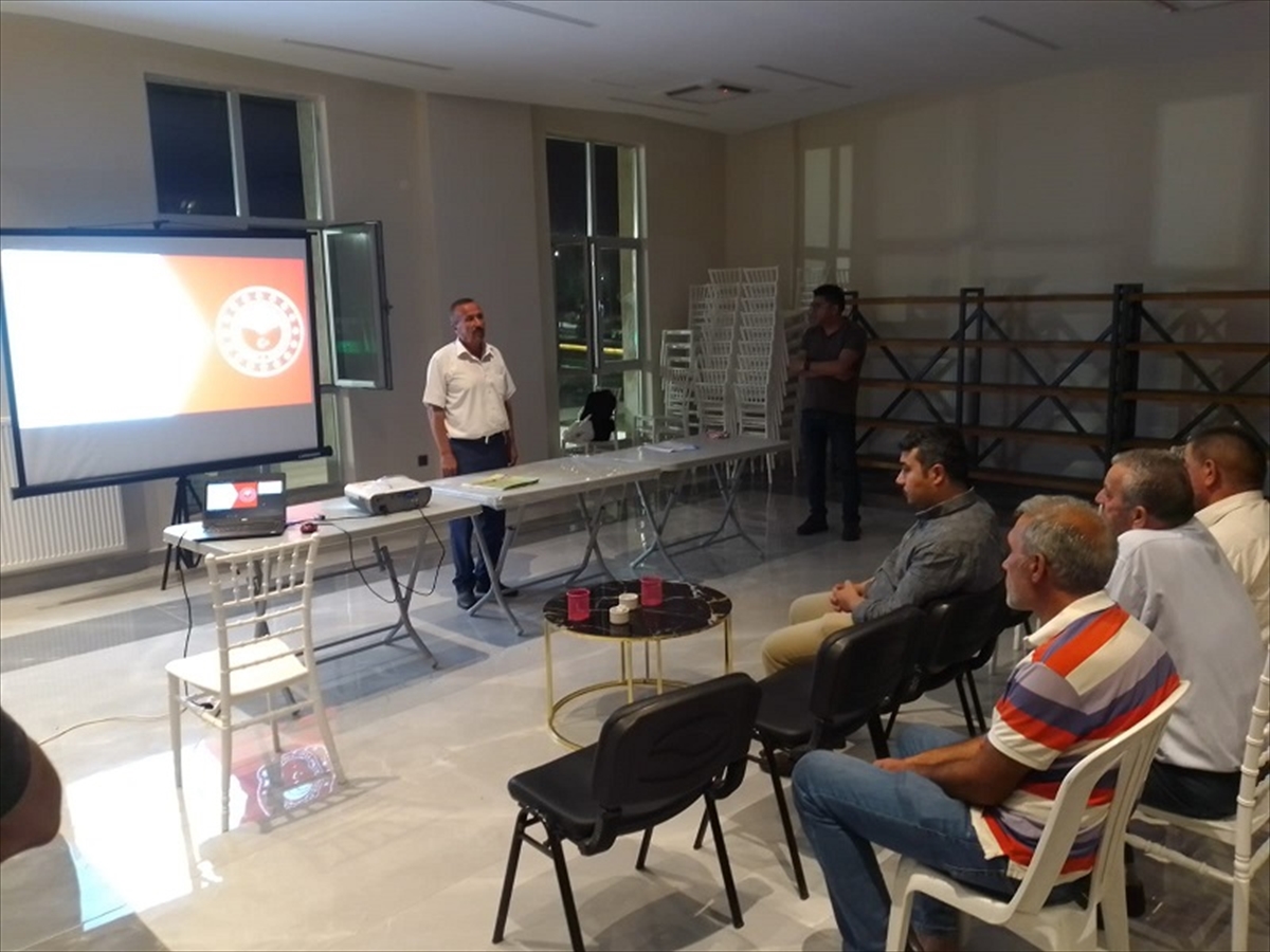 Yalıhüyük'te Çiftçi Toplantısı Yapıldı