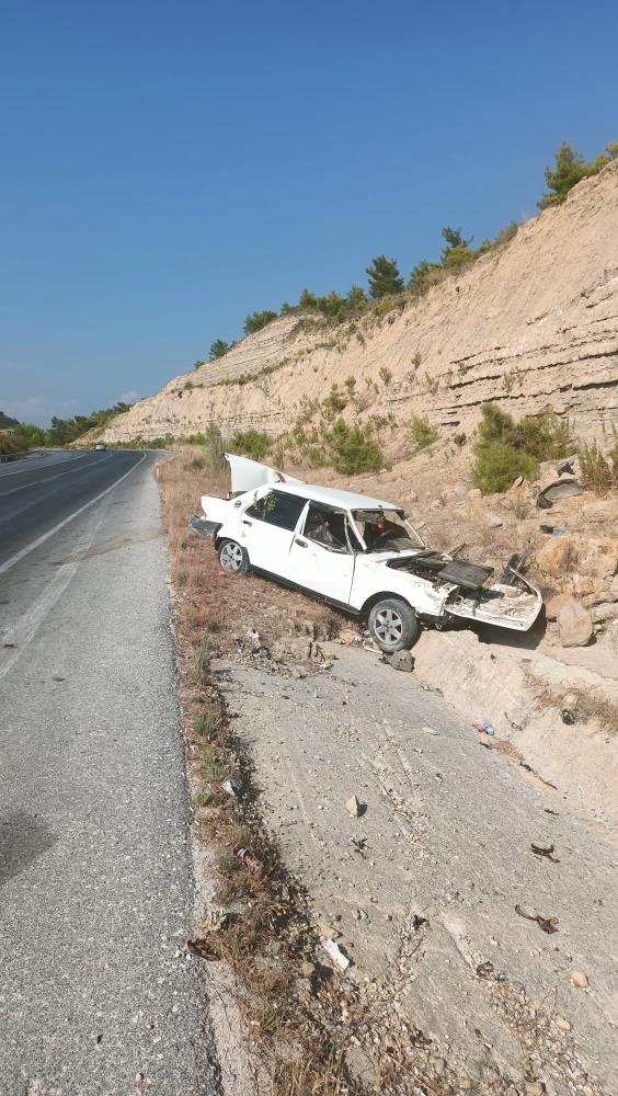 Manavgat’ta otomobil takla atıp şarampole yuvarlandı: 1 yaralı