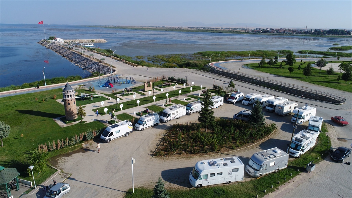 İtalya'dan Karavanlarıyla Yola Çıkan 15 Aile Beyşehir'de Mola Verdi