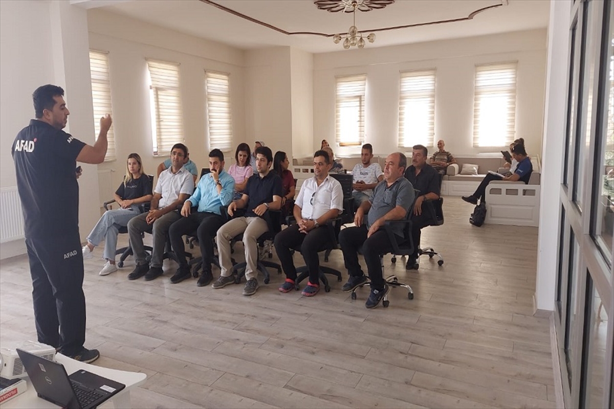 Yalıhüyük'te Sağlık Personeline Yangın Eğitimi Verildi