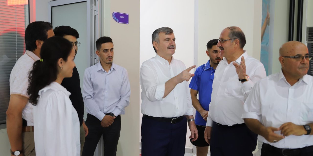 Akyürek Karapınar’ı Ziyaret Etti