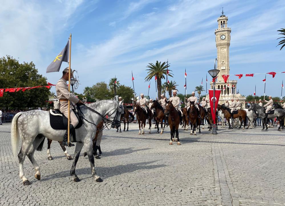 101. yılında İzmir'in kurtuluşu canlandırıldı