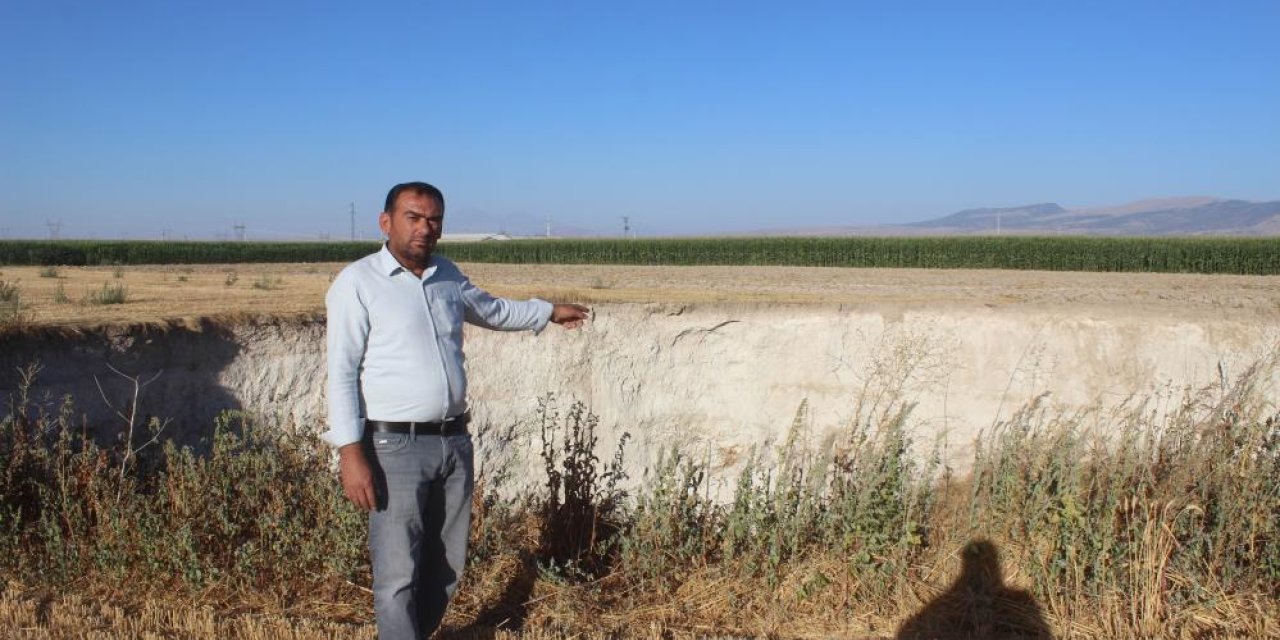 Rüyasında gördü, evinin yakınında obruk oluştu