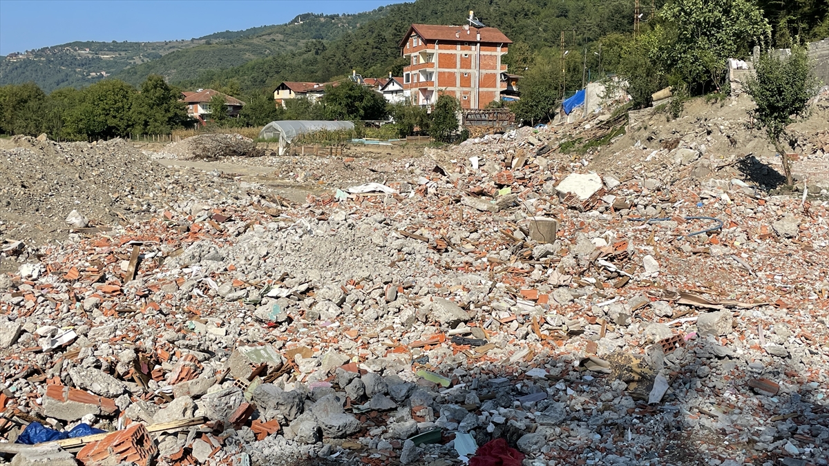 Karabük'te Selden Zarar Gören 12 Bina Yıkıldı