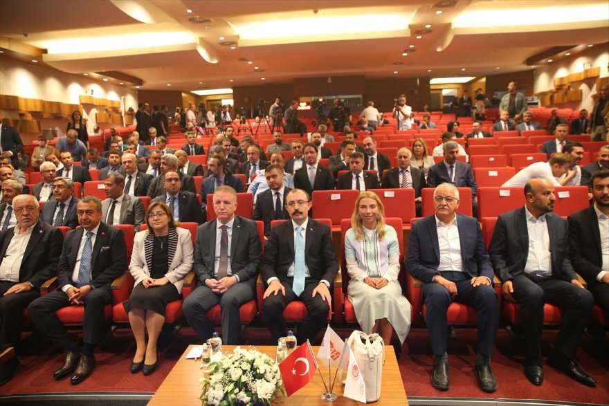 Ticaret Bakanı Muş, Gaziantep'te "Türkiye İhracat Seferberliği Zirvesi"nde konuştu: