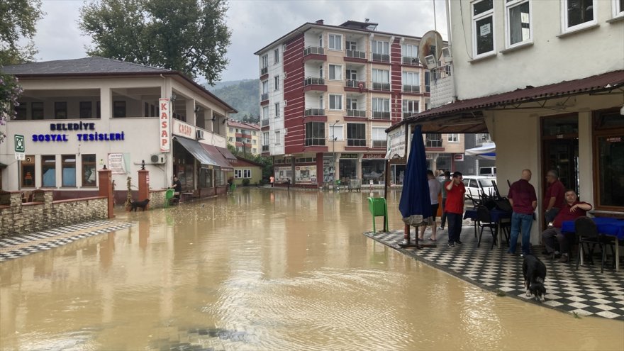 Bartın'da sağanak etkili oluyor