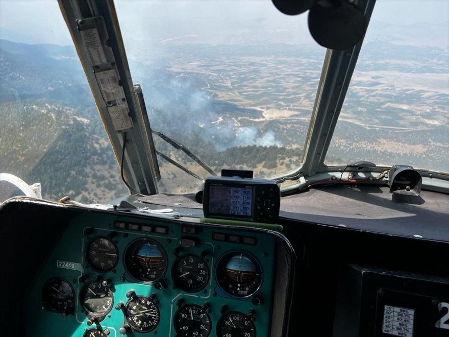 Isparta'da ormanlık alanda çıkan yangına müdahale ediliyor