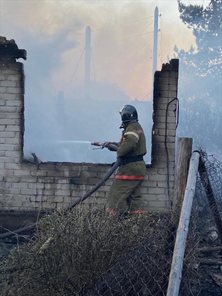 Kazakistan’da çıkan orman yangınında 1 kişi öldü, 100'den fazla ev zarar gördü