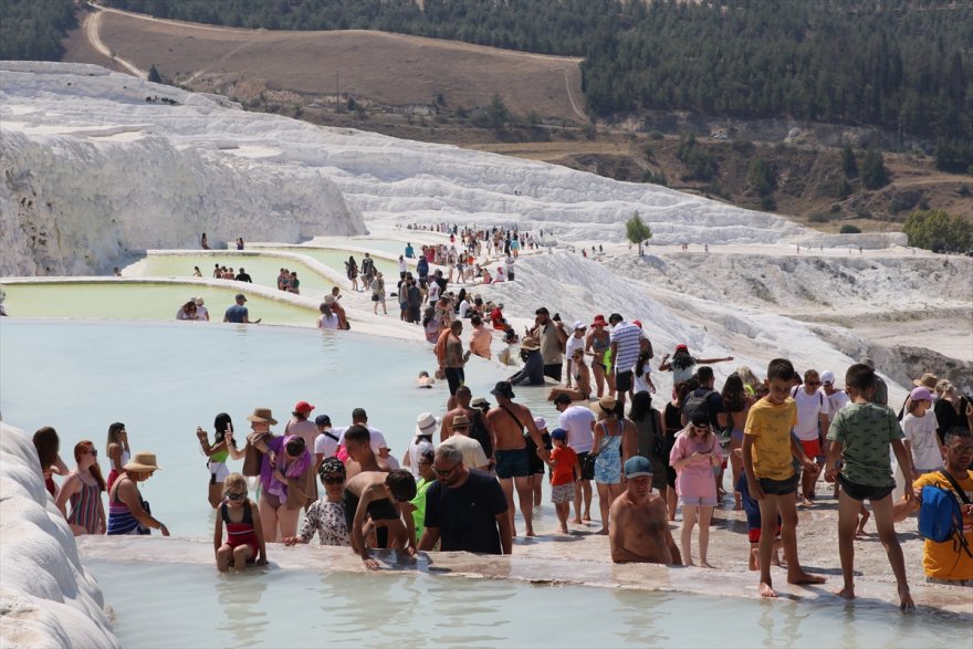 Pamukkale'nin ziyaretçi sayısında yüzde 64'lük artış