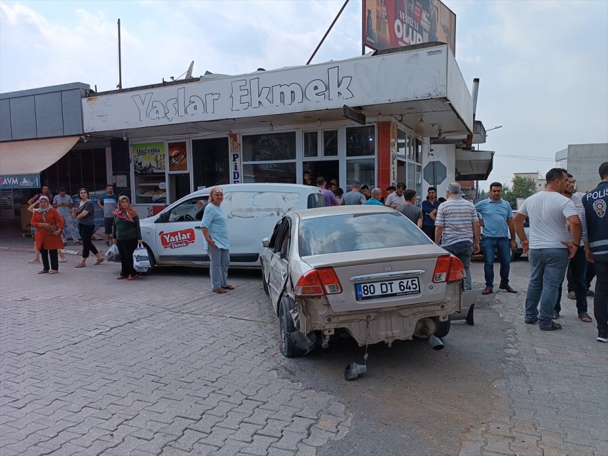 Osmaniye'de ters yöne giren otomobilin iki araca çarptığı kazada bir kişi yaralandı