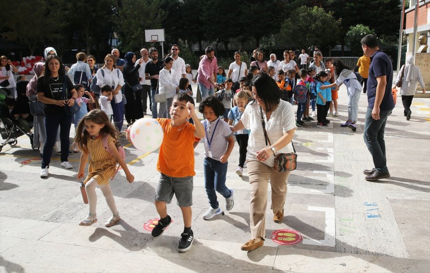 İstanbul'da minik öğrenciler için uyum eğitimleri sürüyor