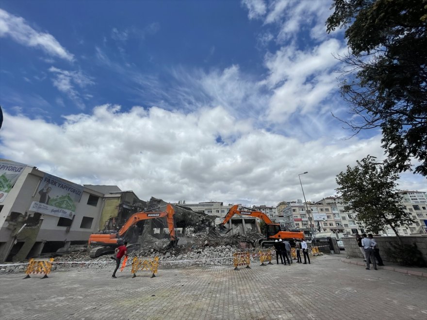 Kayseri'de Dedeman Ortaokulu binasının yıkımı tamamlandı