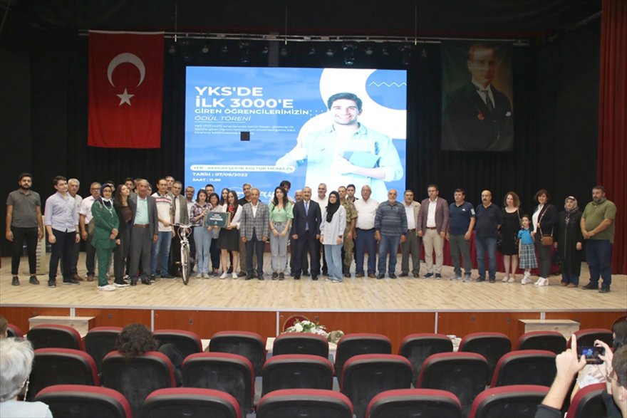 Akşehir Belediyesi başarılı öğrencileri ödüllendirdi