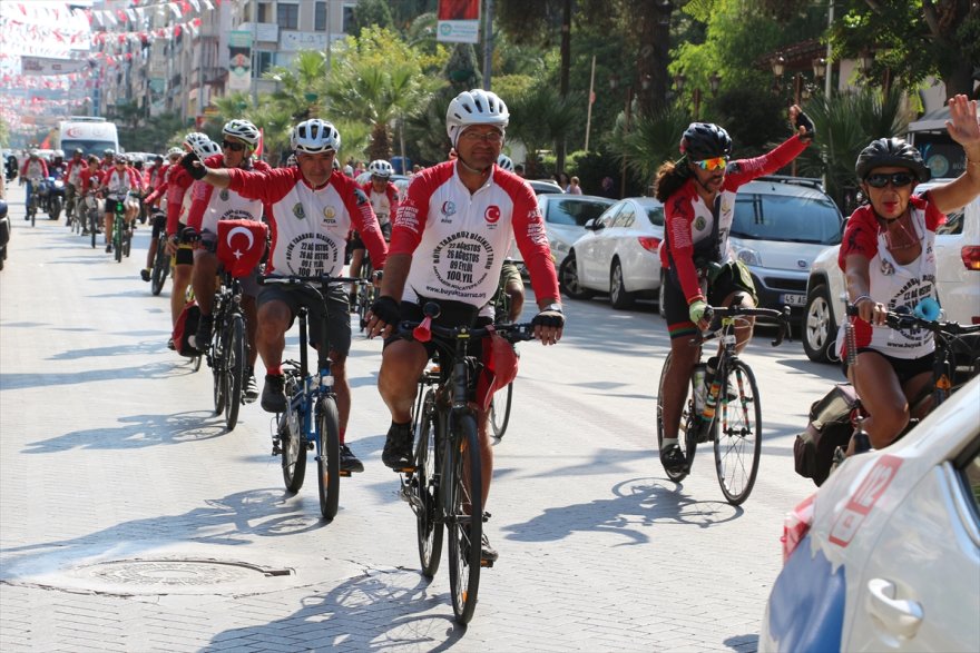 Bisikletlilerin taşıdığı "İstiklal Bayrağı" Manisa'ya ulaştı