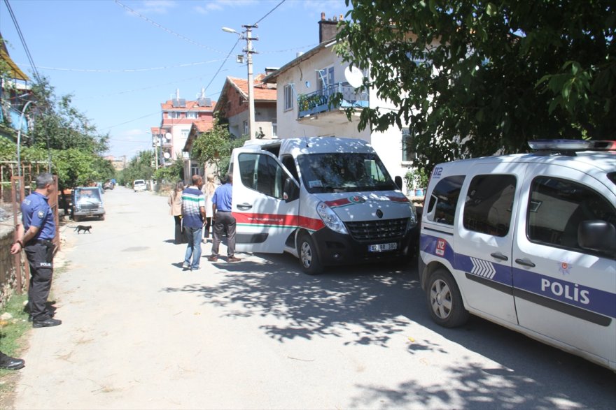 Konya'da bir kişinin karısı tarafından öldürüldüğü iddia edilen evde keşif yapıldı