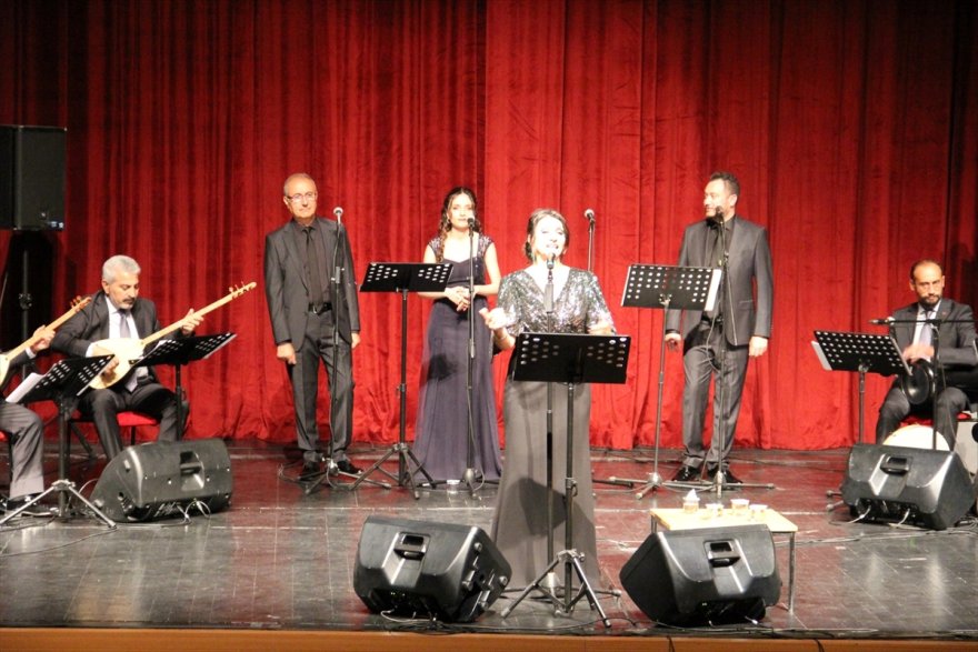 Sivas'ta THM korosu konser verdi