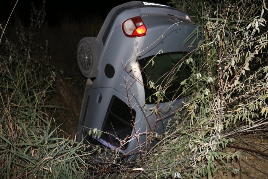 Adıyaman'da devrilen otomobilin sürücüsü yaralandı