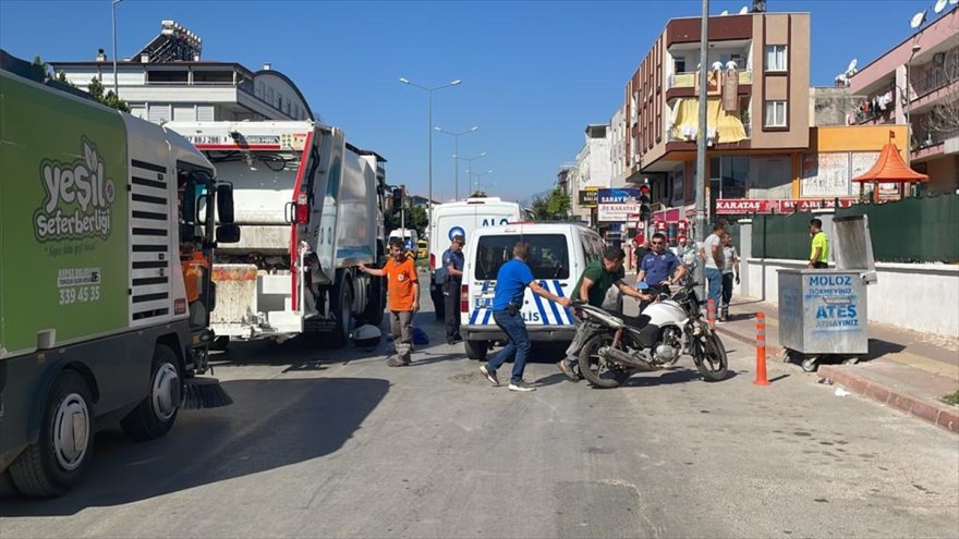 Antalya'da çöp kamyonunun altında kalan motosikletin sürücüsü öldü