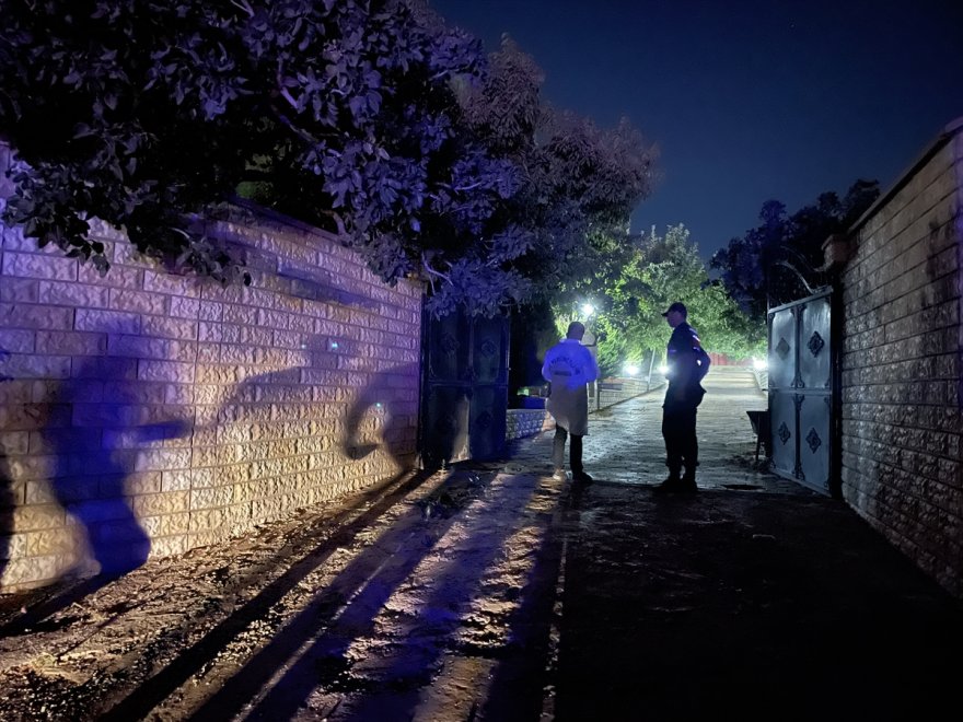 Gaziantep'te öldürülen baba ve intihar eden oğulun cenazesi yakınlarına teslim edildi