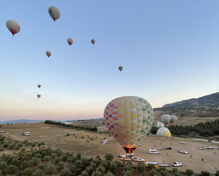 Pamukkale'yi 8 ayda 91 bin ziyaretçi balondan izledi